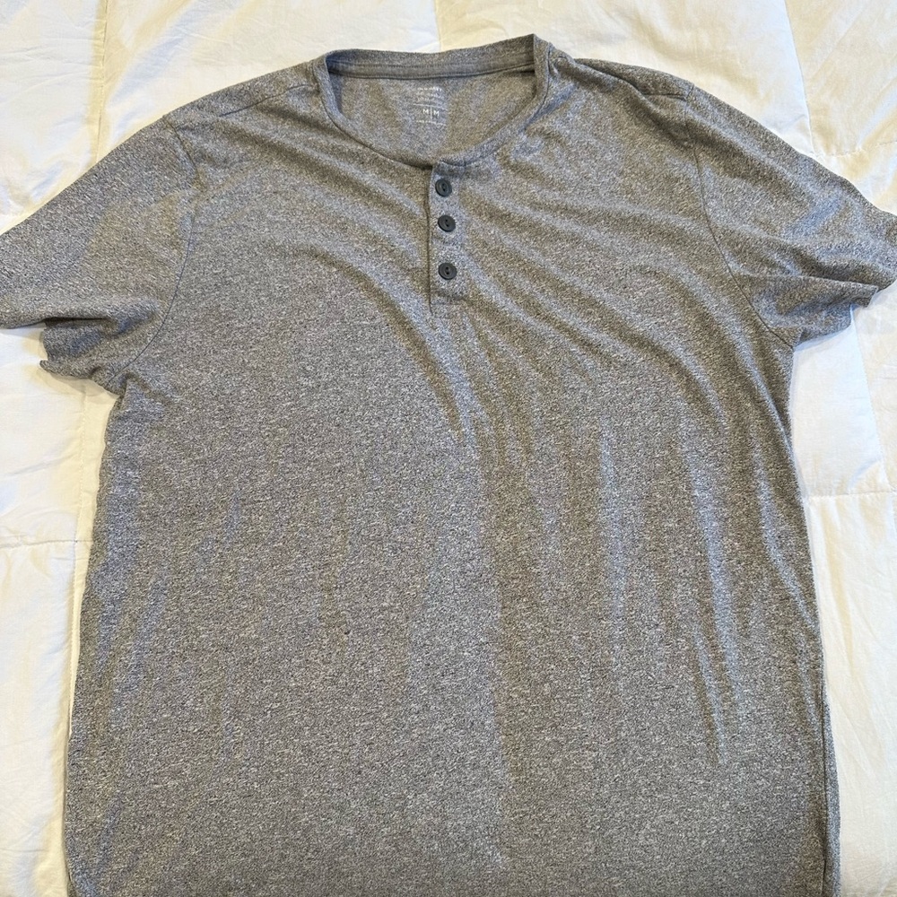 OLD NAVY GREY T SHIRT